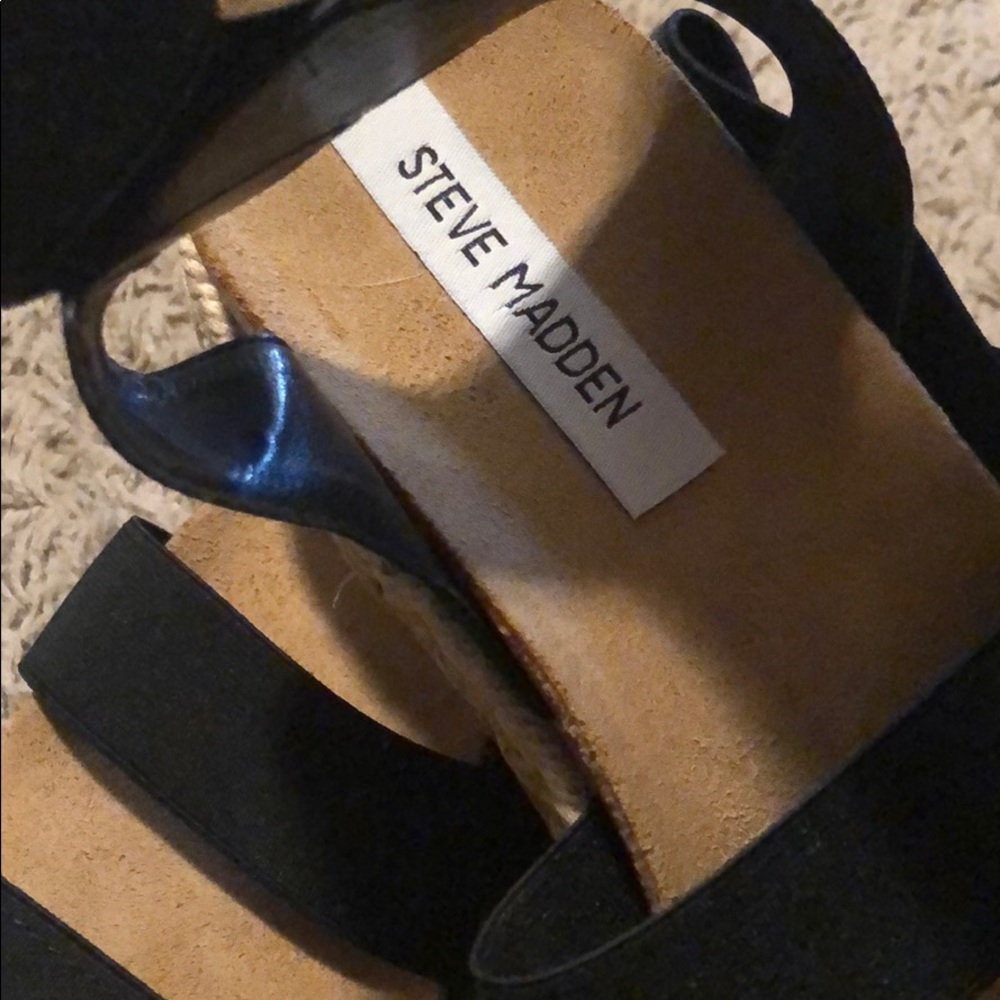 Sandals - Picture 2 of 3